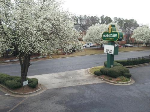 Masters Inn Atlanta - Doraville At I-85 & 285 מראה חיצוני תמונה